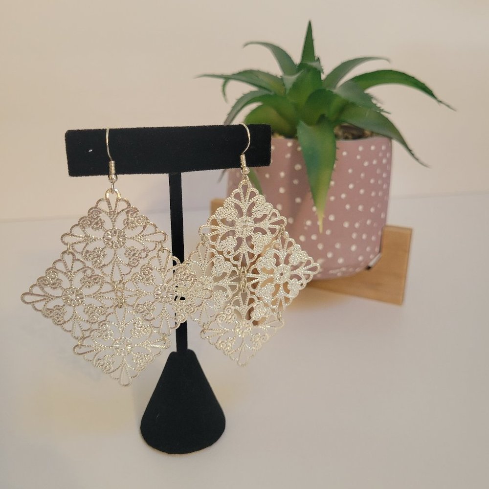 2.75" Silver interlocking flower design earrings